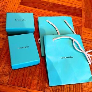 2️⃣ Tiffany & Co. Boxes and 2️⃣ bags